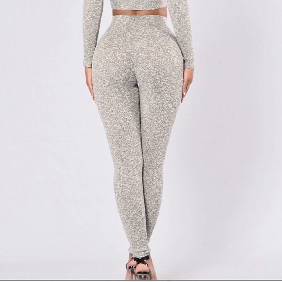 Fashion Nova Wanderlust Leggings - Picture 3 of 4